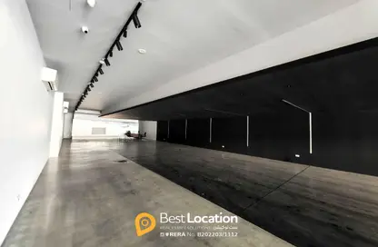 Show Room - Studio - 2 Bathrooms for rent in Zinj - Manama - Capital Governorate