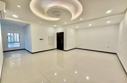 Apartment - 3 Bedrooms - 2 Bathrooms for rent in Sanad - Central Governorate