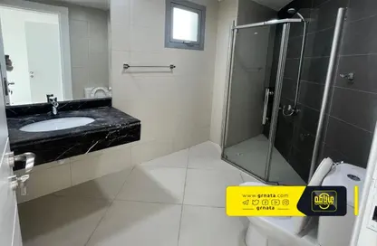 Apartment - 2 Bedrooms - 3 Bathrooms for sale in Sanabis - Manama - Capital Governorate