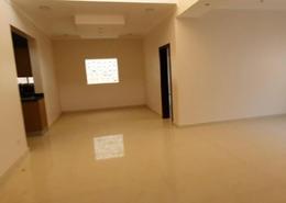 صورةغرفة فارغة لـ: شقة - 2 غرف نوم - 2 حمامات للكراء في عراد - المحرق, صورة 1