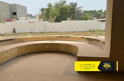 فيلا - 6 غرف نوم - 7 حمامات للبيع في العكر - المحافظة الوسطى