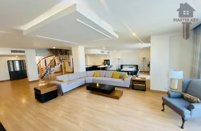 Living Room image for: Duplex - 3 Bedrooms - 4 Bathrooms for rent in Amwaj Marina - Amwaj Islands - Muharraq Governorate, Image 1