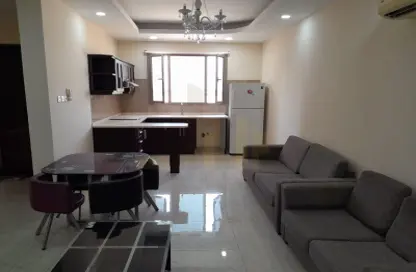 صورة لـ غرفة المعيشة / غرفة الطعام شقة - 2 غرف نوم - 2 حمامات للايجار في السيف - محافظة العاصمة ، صورة رقم 1
