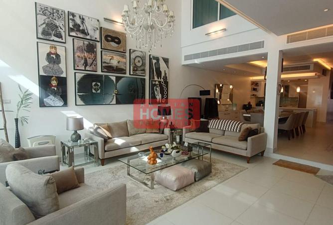 985582 - Property Image 2