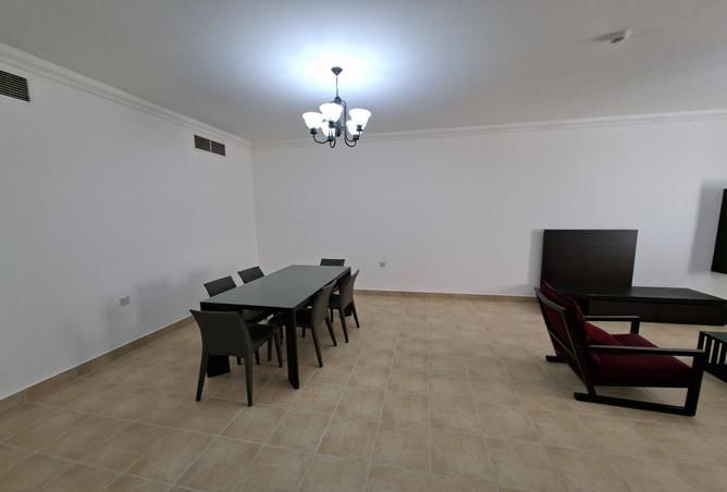 984493 - Property Image 2