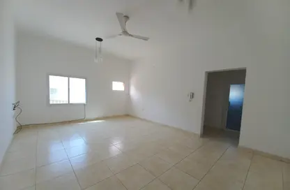 Apartment - 2 Bedrooms - 2 Bathrooms for rent in Jid Ali - Central Governorate