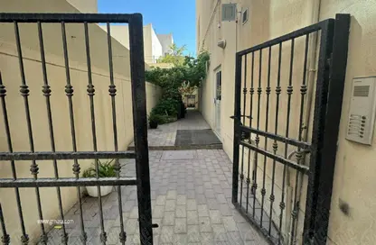 عمارة بالكامل - 4 غرف نوم - 3 حمامات للبيع في الجنبية - المحافظة الشمالية
