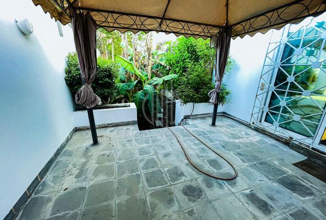 964982 - Property Image 2
