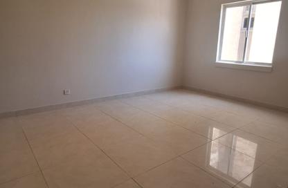 Villa - 5 Bedrooms - 4 Bathrooms for rent in Hamad Town - Northern Governorate