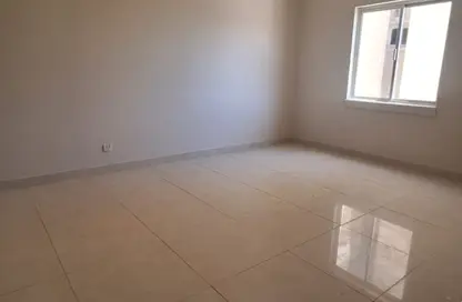 Villa - 5 Bedrooms - 4 Bathrooms for rent in Hamad Town - Northern Governorate