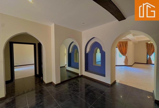 949145 - Property Image 2