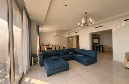 Living Room image for: Apartment - 2 Bedrooms - 3 Bathrooms for rent in Sanabis - Manama - Capital Governorate, Image 1