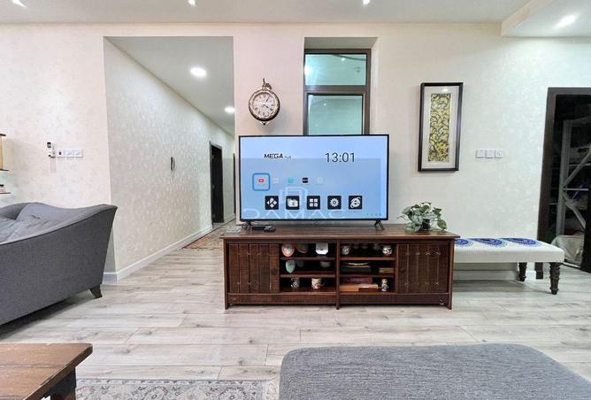 987376 - Property Image 2