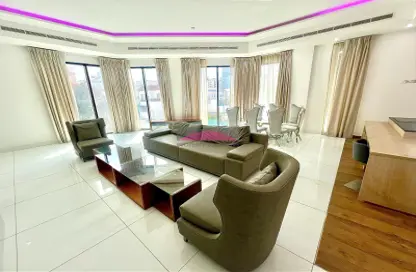 Living Room image for: Apartment - 4 Bedrooms - 5 Bathrooms for rent in Al Juffair - Capital Governorate, Image 1