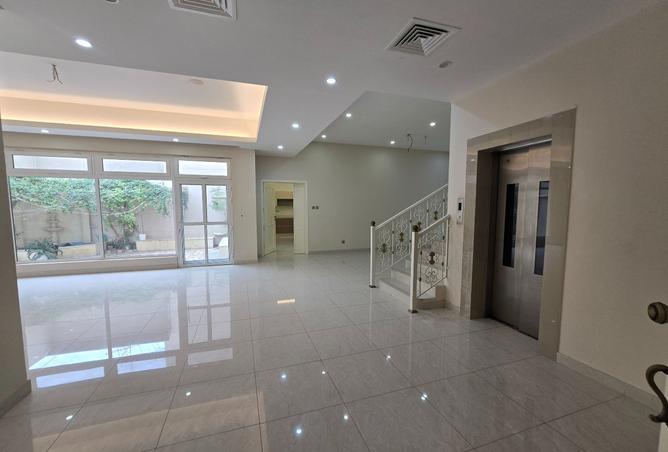 987404 - Property Image 3