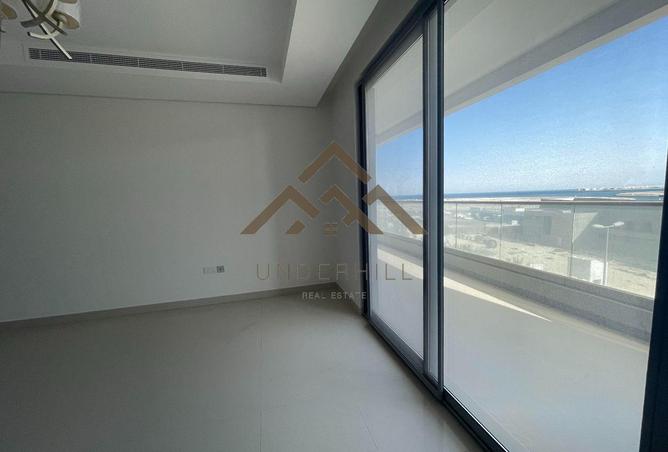 989396 - Property Image 3