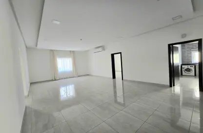 Apartment - 3 Bedrooms - 2 Bathrooms for rent in Busaiteen - Muharraq Governorate
