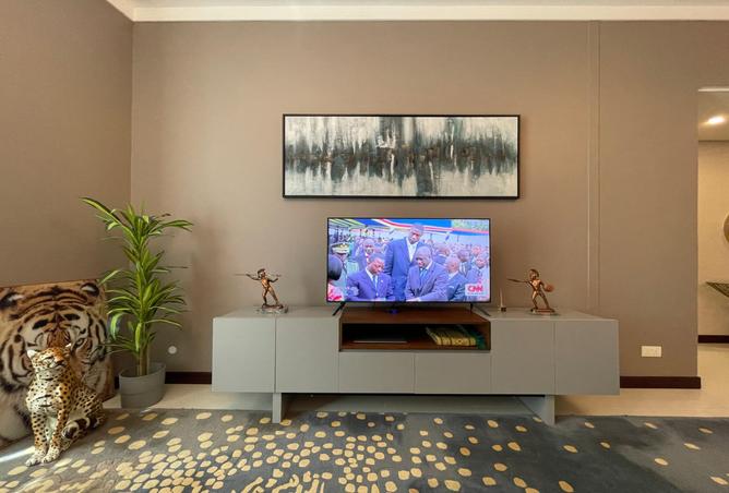 956802 - Property Image 2