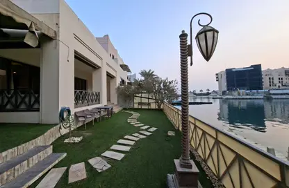 فيلا - 3 غرف نوم - 4 حمامات للايجار في مدينة المرسى - أمواج - المحرق