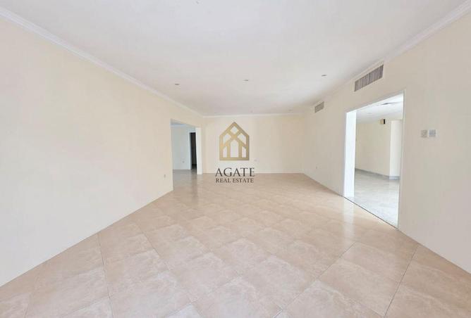 984237 - Property Image 2