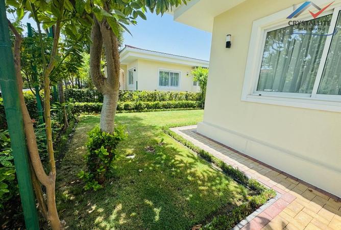 989306 - Property Image 2