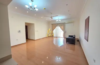 Apartment - 2 Bedrooms - 2 Bathrooms for rent in Karbabad - Manama - Capital Governorate