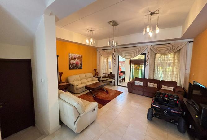 983427 - Property Image 3