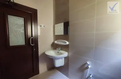 صورة لـ حمام شقة - 3 غرف نوم - 2 حمامات للايجار في مدينة عيسى - المحافظة الوسطى ، صورة رقم 1
