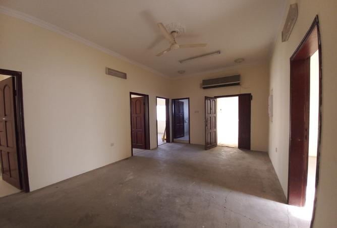 Apartment - 4 Bedrooms - 2 Bathrooms for rent in Gudaibiya - Manama - Capital Governorate