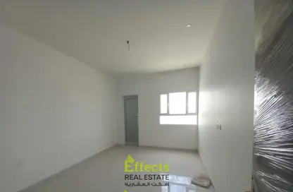 Empty Room image for: Villa - 4 Bedrooms - 5 Bathrooms for sale in Malkiyah - Northern Governorate, Image 1