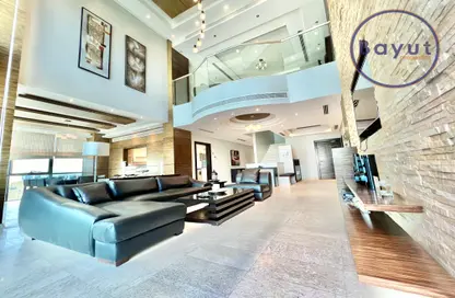 Living Room image for: Apartment - 4 Bedrooms - 6 Bathrooms for rent in Al Juffair - Capital Governorate, Image 1