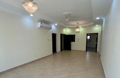 Apartment - 4 Bedrooms - 2 Bathrooms for rent in Jurdab - Central Governorate
