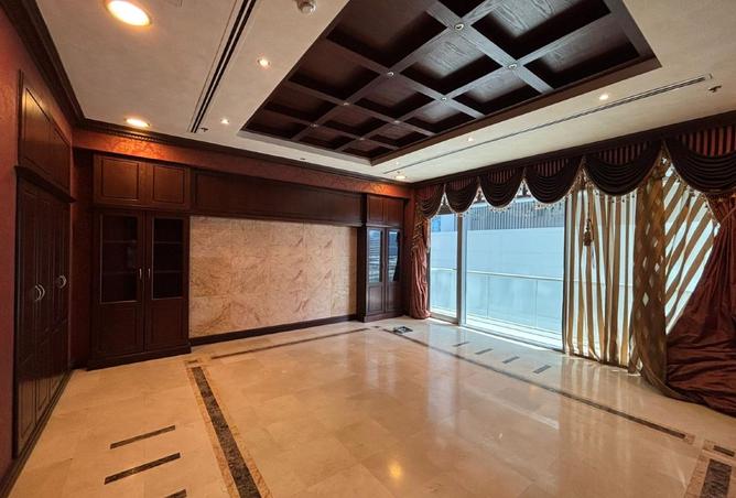944169 - Property Image 2
