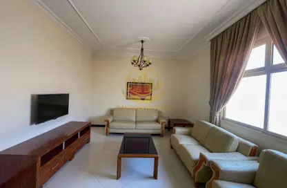 Apartment - 2 Bedrooms - 3 Bathrooms for rent in Mahooz - Manama - Capital Governorate