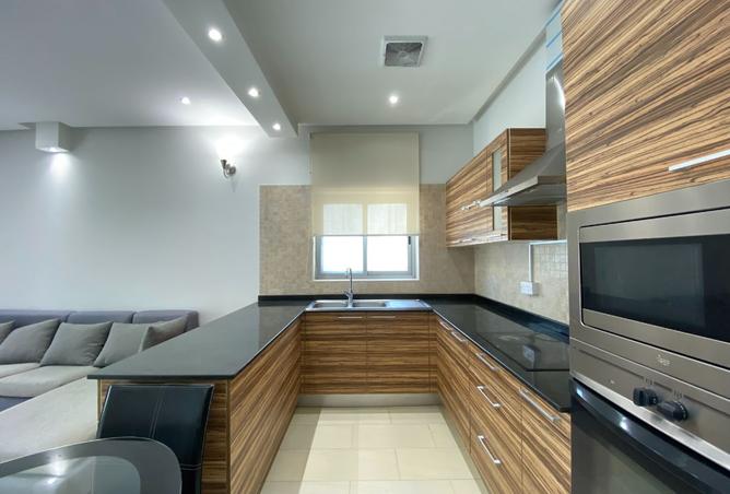 989869 - Property Image 3