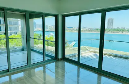 Apartment - 3 Bedrooms - 5 Bathrooms for rent in Reef Island - Capital Governorate