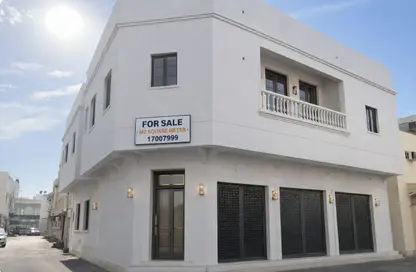 عمارة بالكامل - 8 غرف نوم - 5 حمامات للبيع في المحرق - المحرق