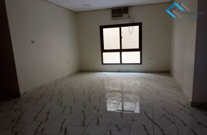 Apartment - 2 Bedrooms - 2 Bathrooms for rent in Busaiteen - Muharraq Governorate