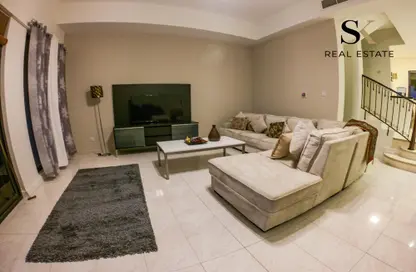 Living Room image for: Villa - 2 Bedrooms - 3 Bathrooms for rent in Al Marsa Floating City - Amwaj Islands - Muharraq Governorate, Image 1