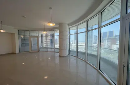 Apartment - 2 Bedrooms - 3 Bathrooms for sale in Sanabis - Manama - Capital Governorate