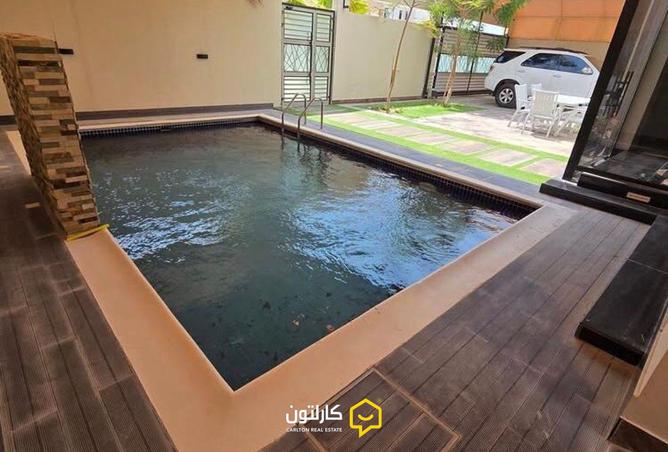 989565 - Property Image 2