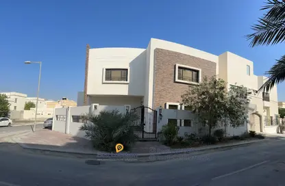 فيلا - 4 غرف نوم - 4 حمامات للبيع في توبلي - المحافظة الوسطى