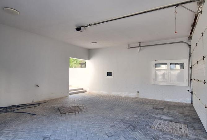 988466 - Property Image 3