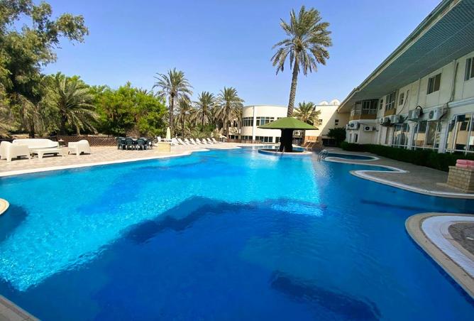 985575 - Property Image 2