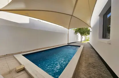 فيلا - 3 غرف نوم - 4 حمامات للايجار في قلالي - المحرق