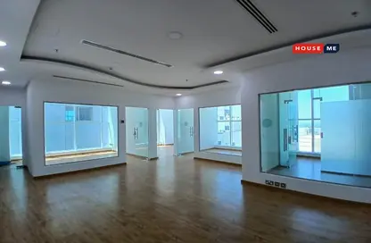 Office Space - Studio - 4 Bathrooms for rent in Seef - Capital Governorate