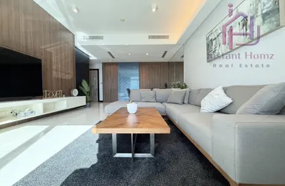 Apartment - 2 Bedrooms - 3 Bathrooms for rent in Al Juffair - Capital Governorate