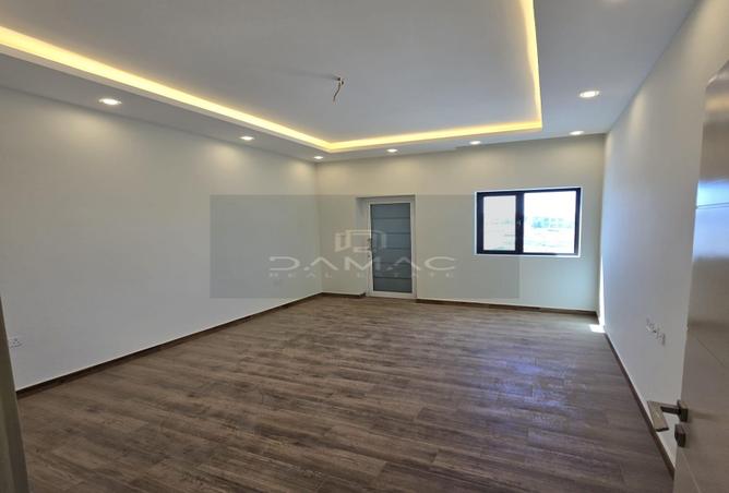 954698 - Property Image 2