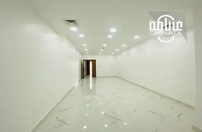 Empty Room image for: Office Space - Studio - 1 Bathroom for rent in Salmabad - Central Governorate, Image 1