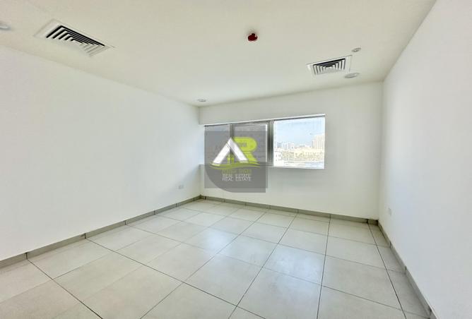 Office Space - Studio - 1 Bathroom for rent in Sanabis - Manama - Capital Governorate